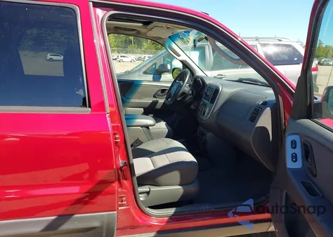 2003 Ford Escape Xlt z USA, uszkodzony, nr VIN 1FMYU93143KC64942